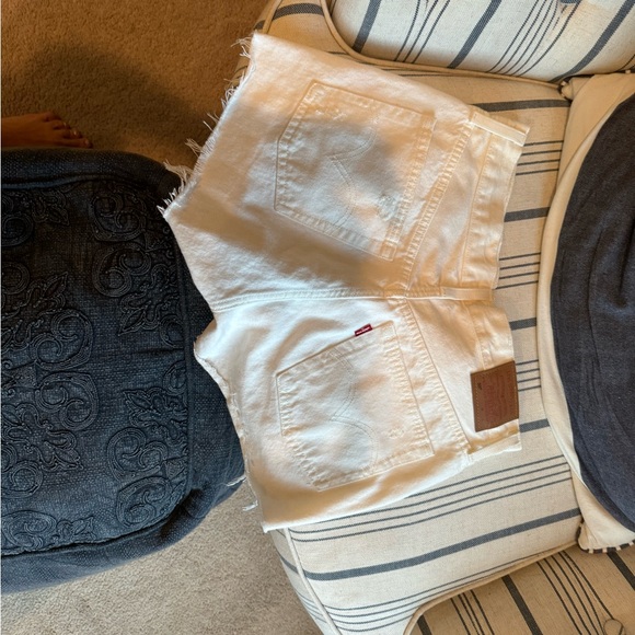 Levi’s 501 cream Jean shorts size 27 - Picture 4 of 4